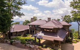 Outside Inn at The Lodges at Eagles Nest